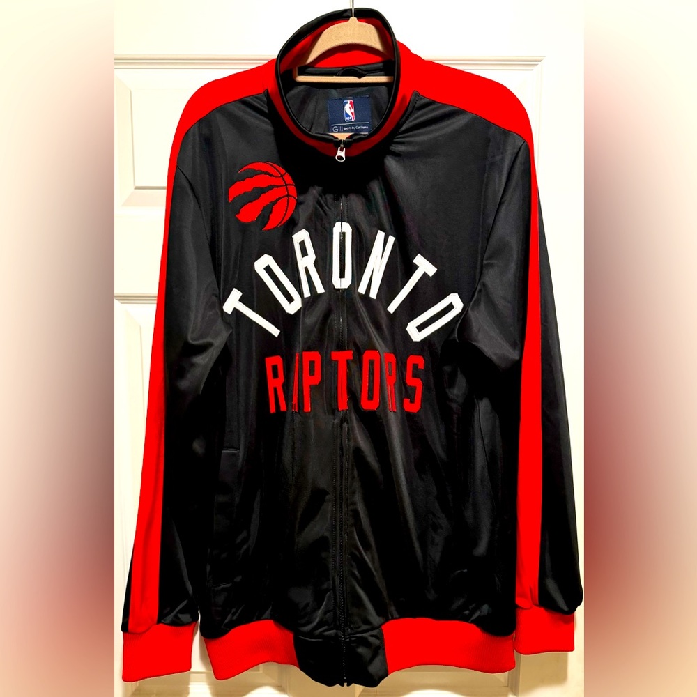 Toronto Raptors XXL Zip-Up Jacket – Dunk on Autumn in Style!